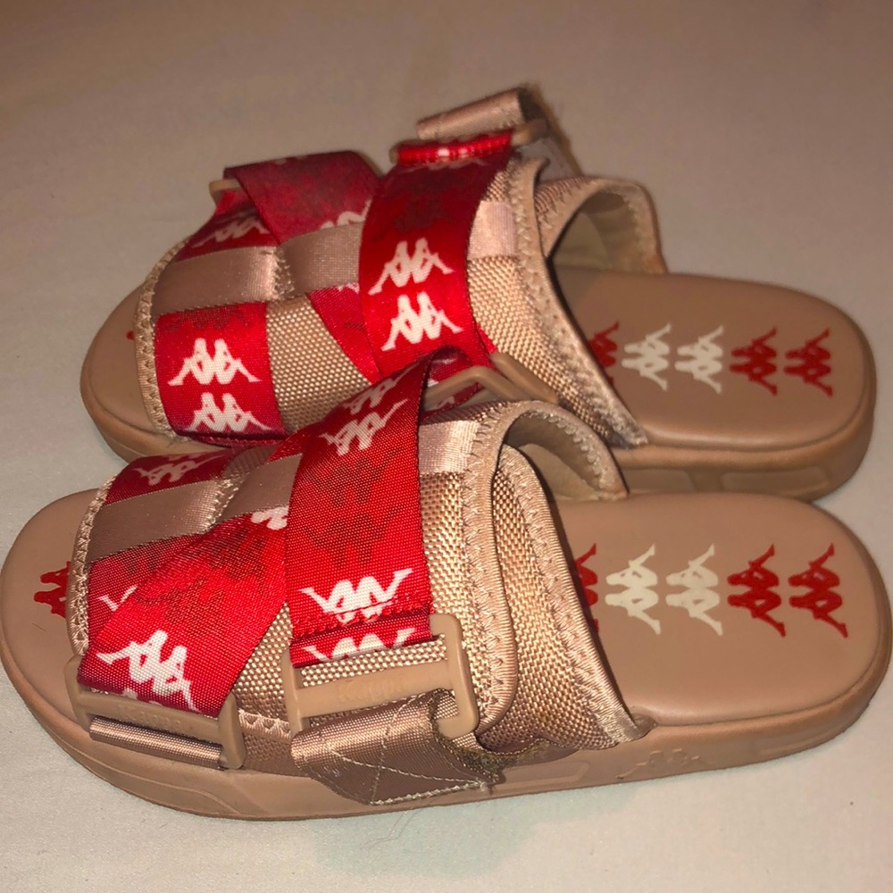 Size 7 boys kappa slides like new(exact fit, run small)
